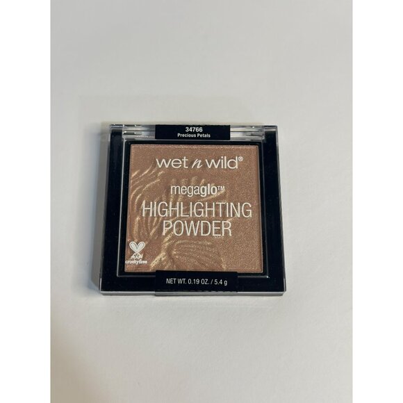 NEW Wet N Wild Megaglo Highlighting Powder Precious Petals 0.19 Oz - Picture 1 of 4